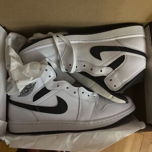 Nike Men's White and Black Sneakers